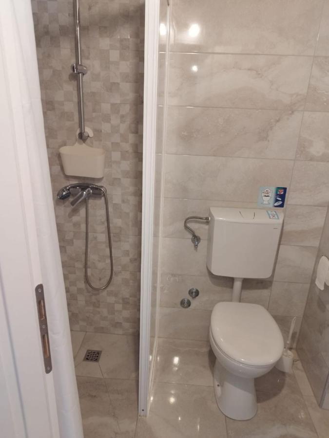 Apartments Mare - 150 M From Beach เบรลา ภายนอก รูปภาพ
