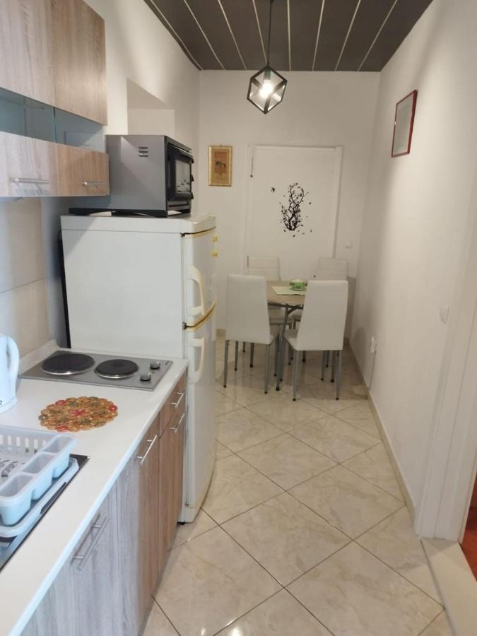 Apartments Mare - 150 M From Beach เบรลา ภายนอก รูปภาพ
