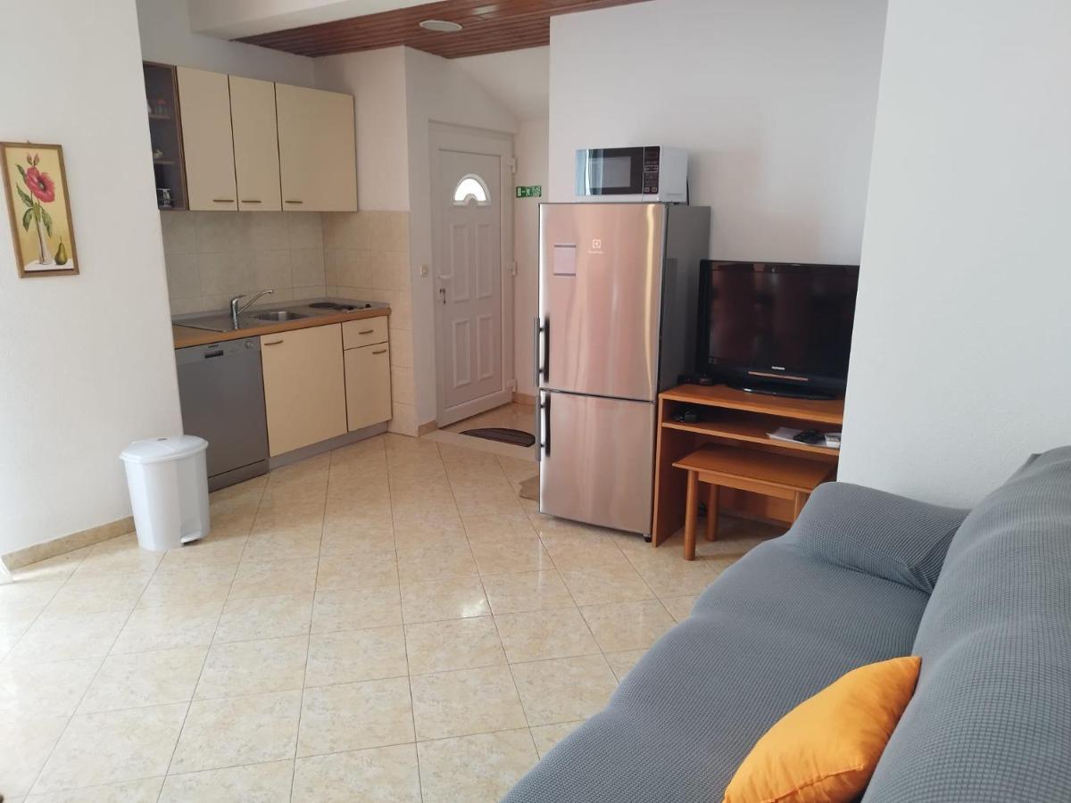 Apartments Mare - 150 M From Beach เบรลา ภายนอก รูปภาพ