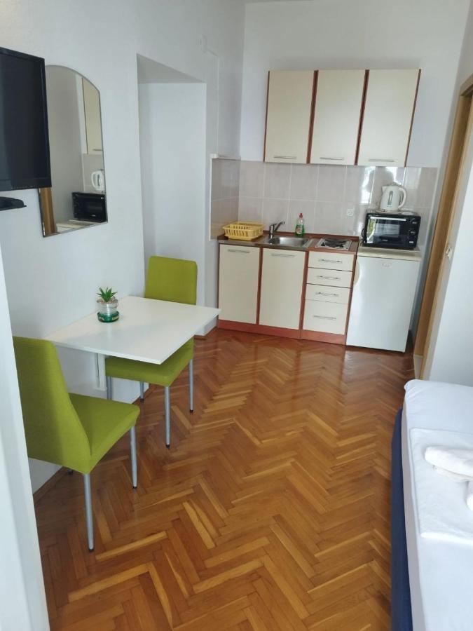 Apartments Mare - 150 M From Beach เบรลา ภายนอก รูปภาพ